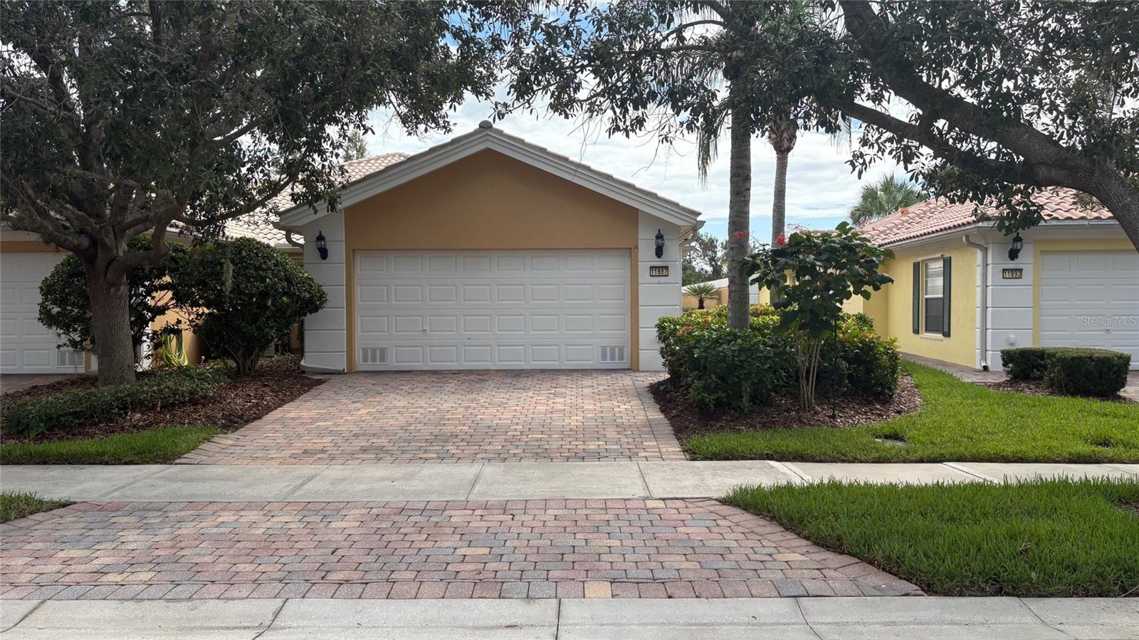 11887 DELFINA LN, Orlando FL 32827