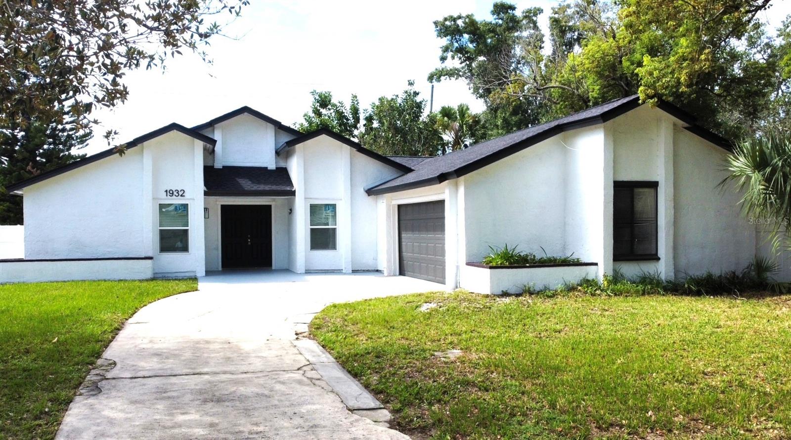 1932 HOUNDSLAKE DR, Winter Park FL 32792