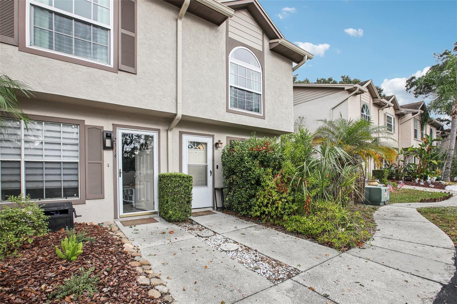 2316 FLETCHERS POINT CIR, Tampa FL 33613