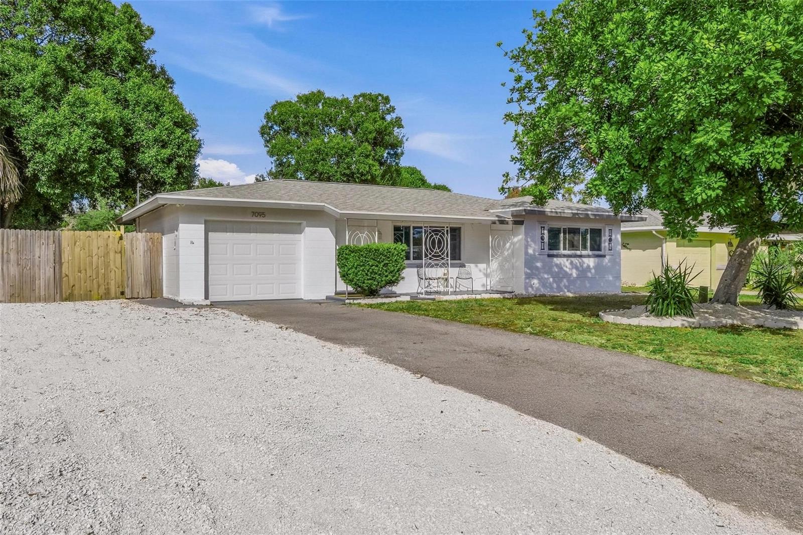 7095 40TH AVE N, St Petersburg FL 33709