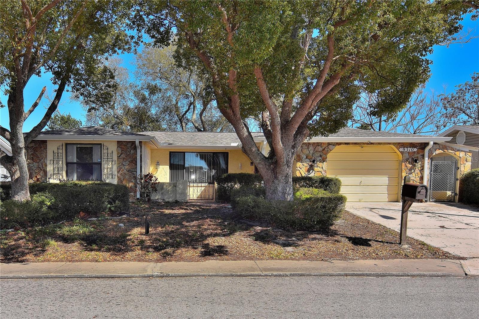 9310 MARK TWAIN LN, Port Richey FL 34668