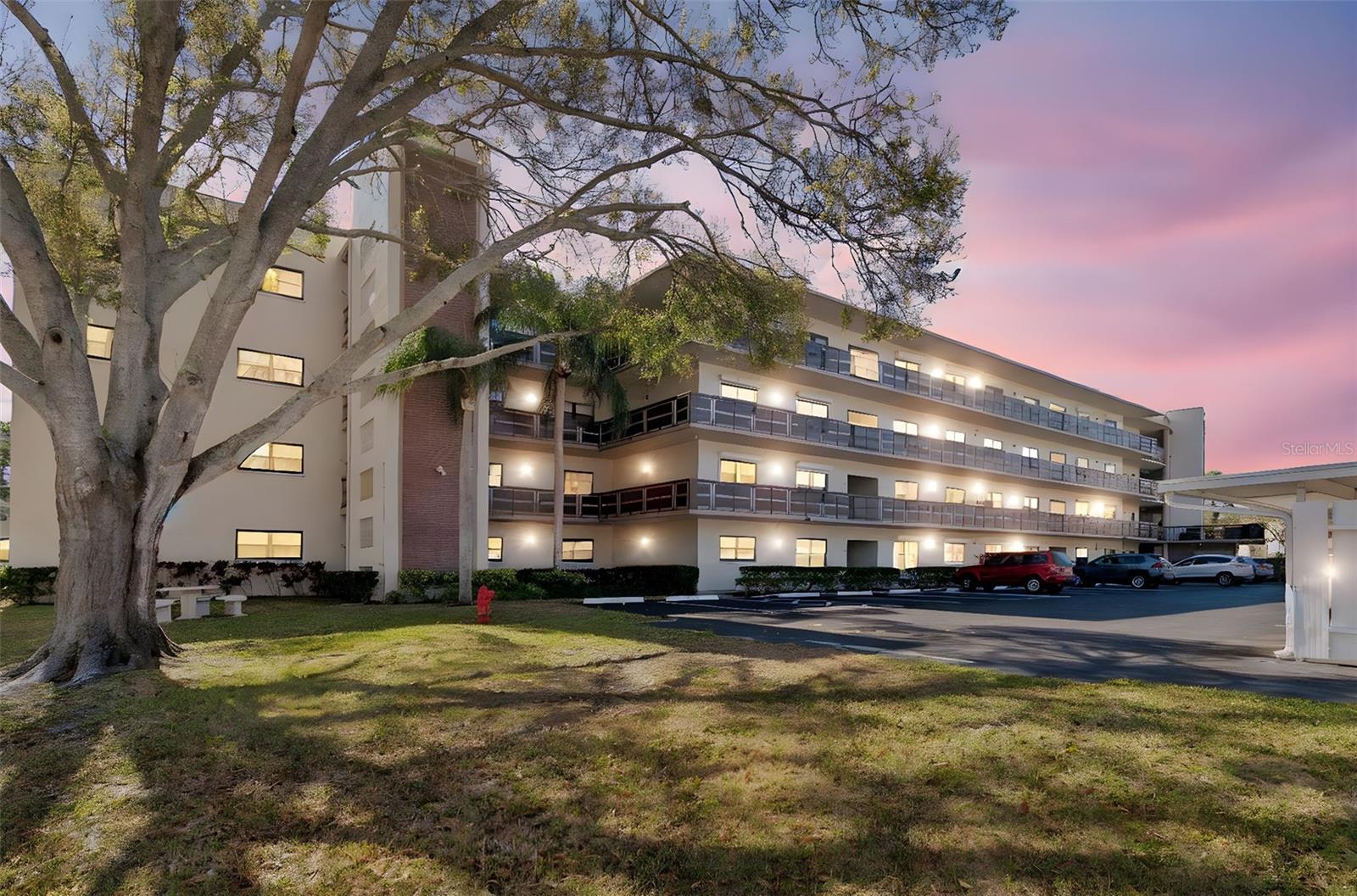 8199 TERRACE GARDEN DR N #114, St Petersburg FL 33709