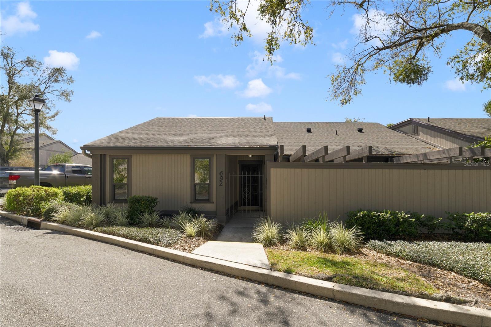 692 LAKE VILLAS DR, Altamonte Springs FL 32701