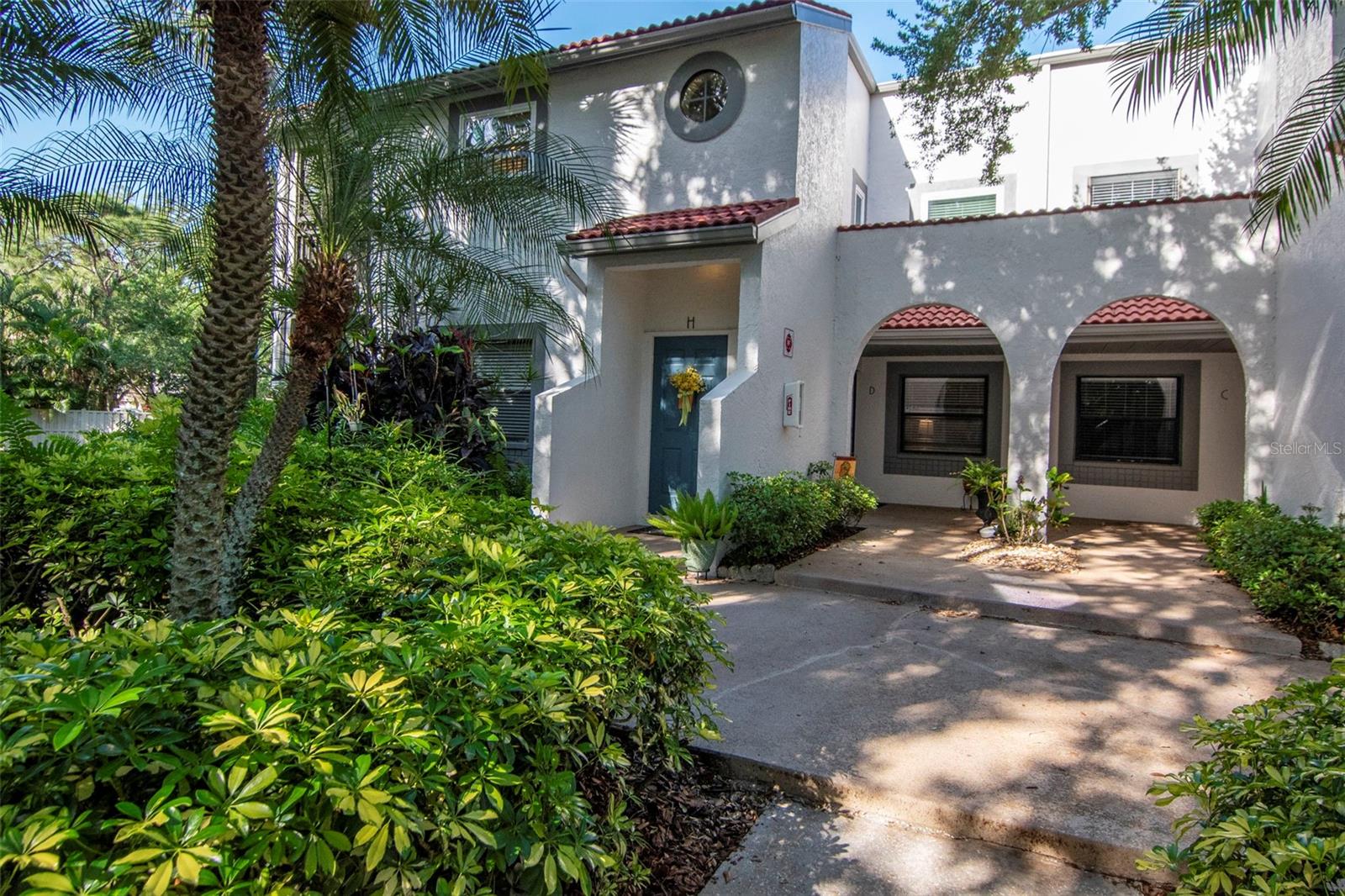 484 SANTA CRUZ PL NE #H, St Petersburg FL 33703
