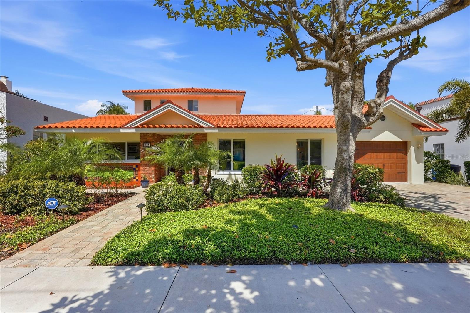 125 23RD AVE NE, St Petersburg FL 33704