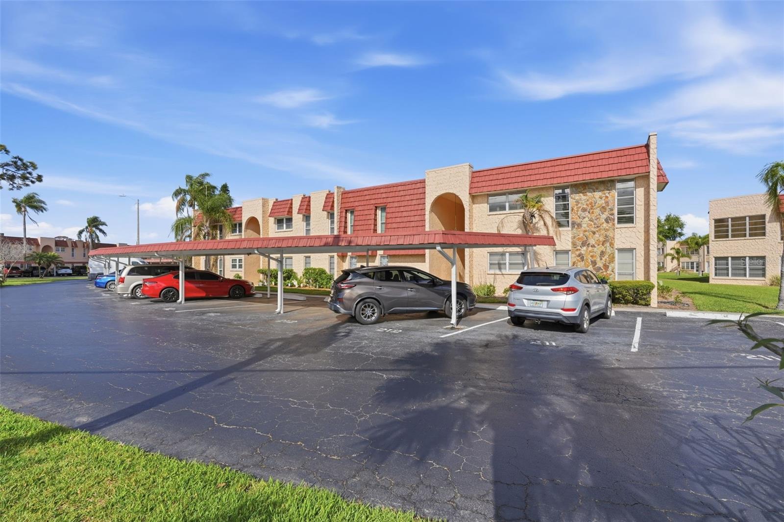 212 CEDARWOOD CIR #212, Seminole FL 33777