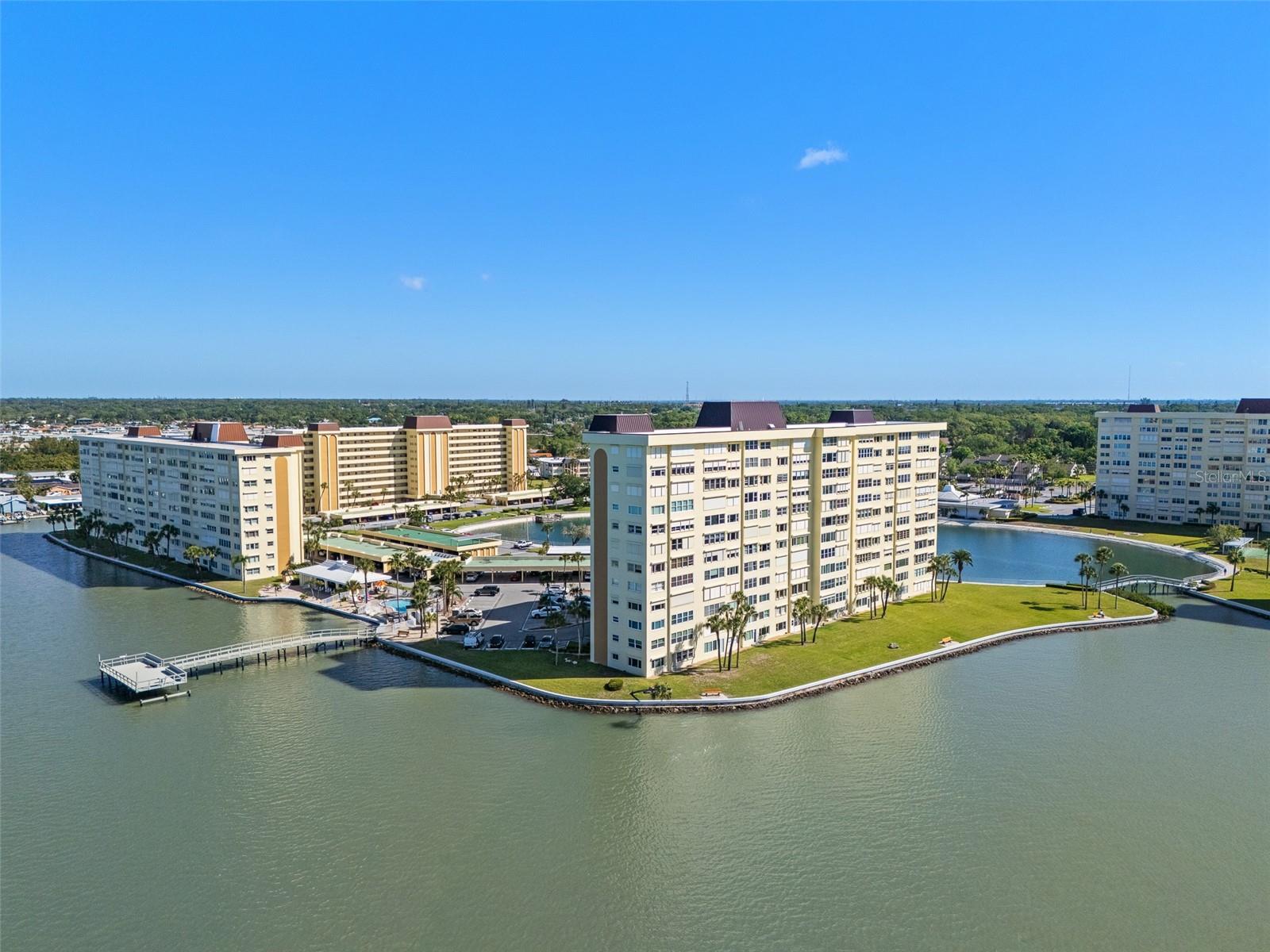 4775 COVE CIR #103, St Petersburg FL 33708