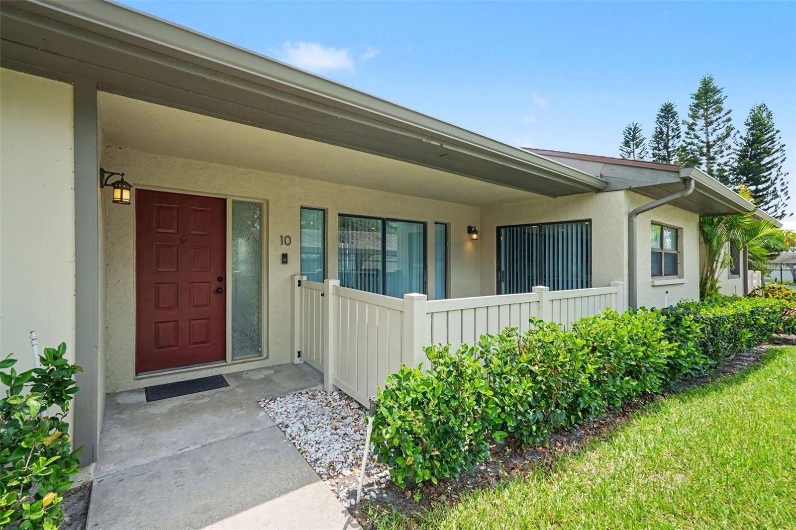 10 LESLEY LN, Oldsmar FL 34677