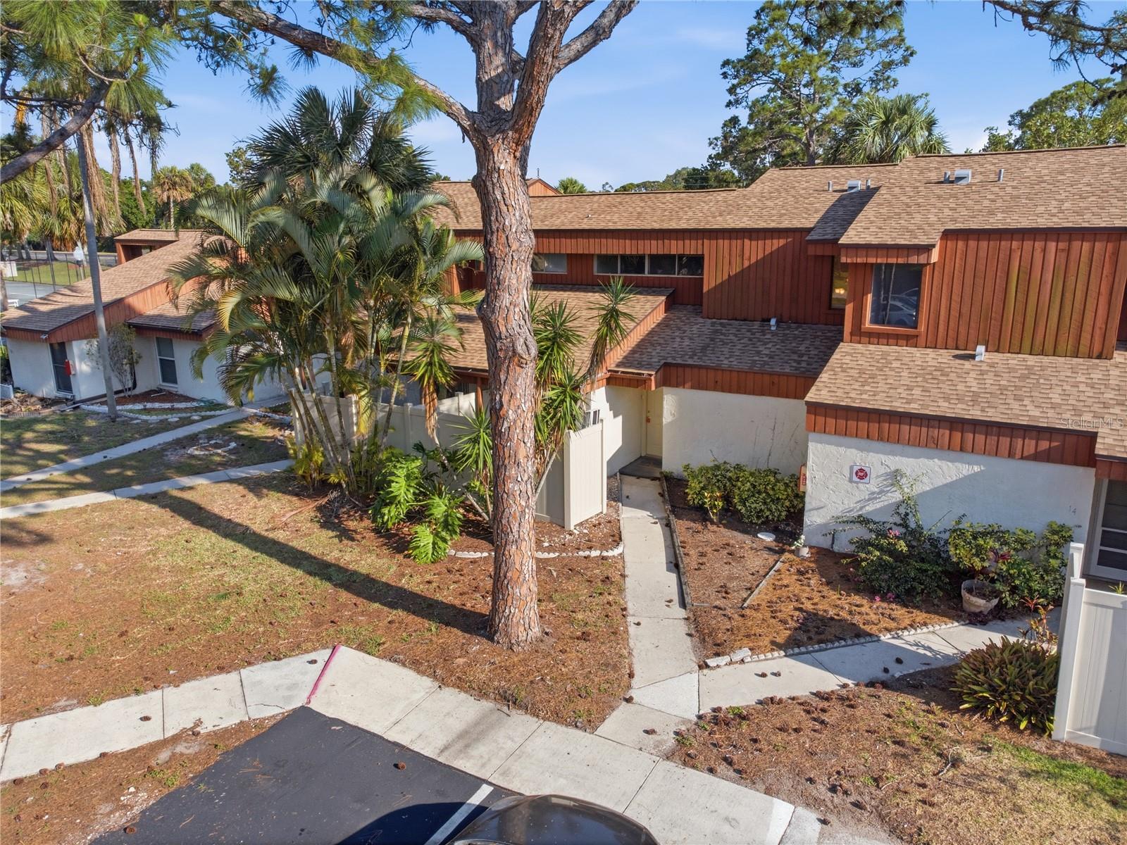 2058 SUNSET POINT RD #15, Clearwater FL 33765