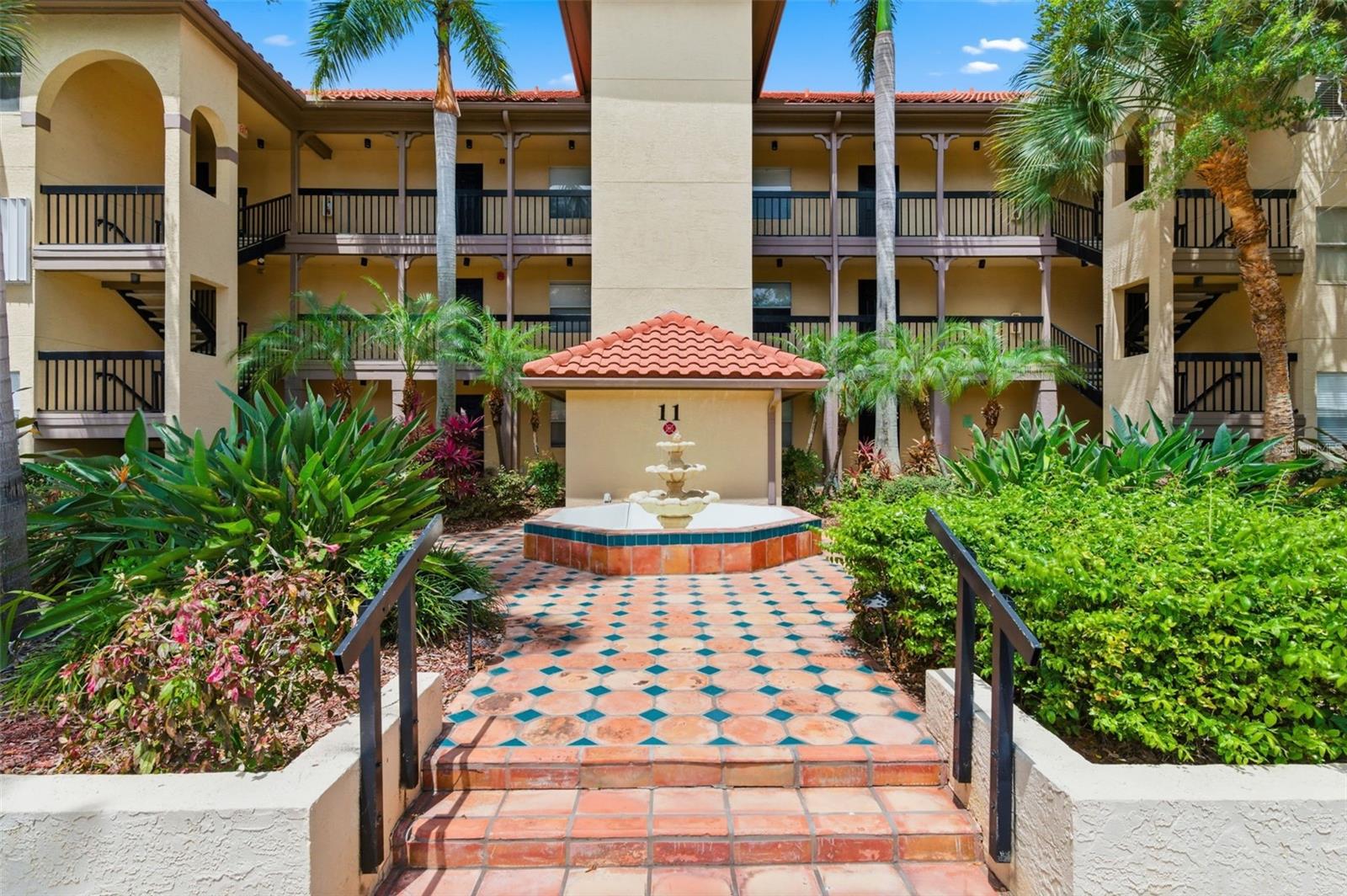 2400 FEATHER SOUND DR #1136, Clearwater FL 33762