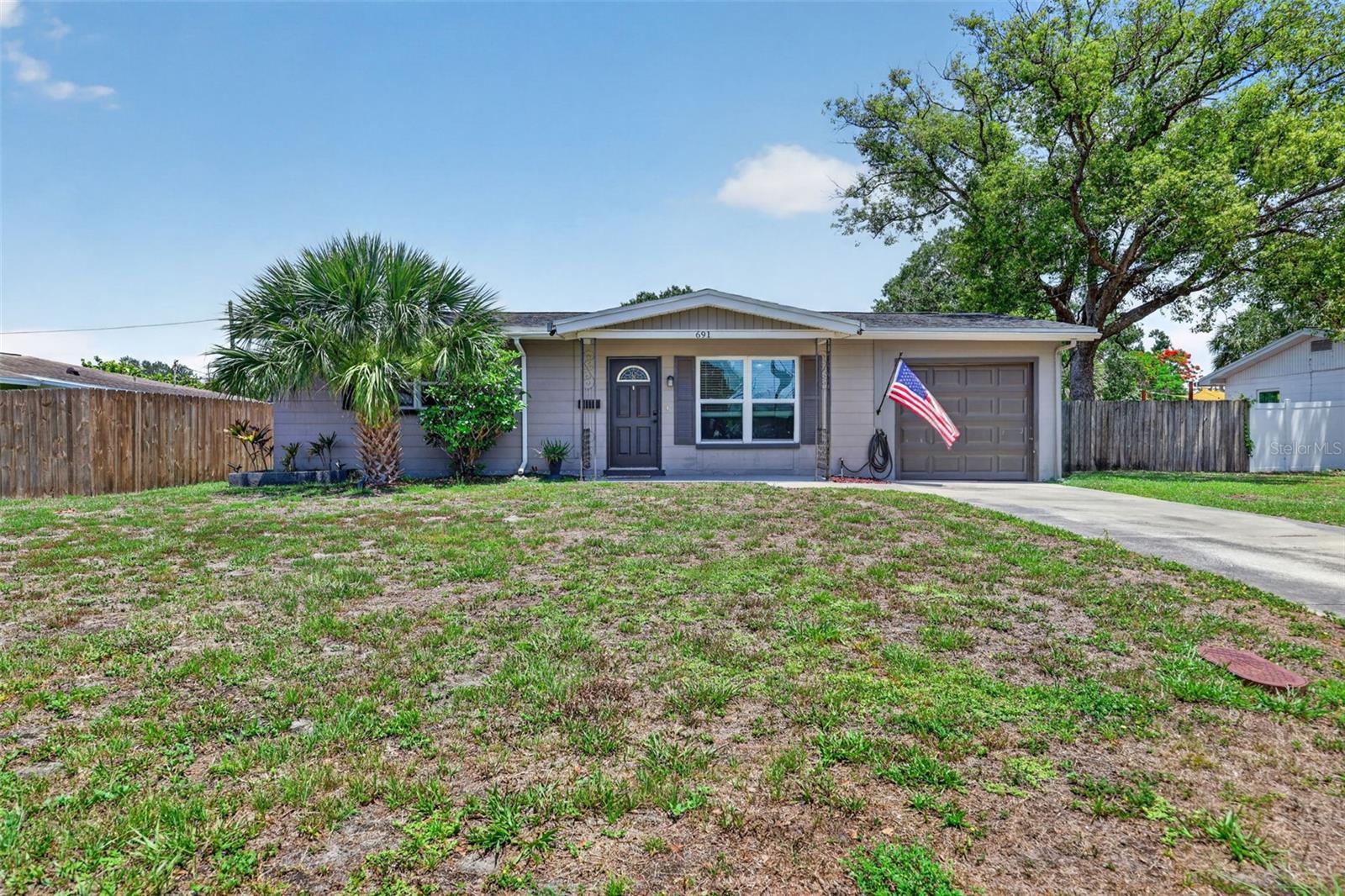 691 72ND AVE N, St Petersburg FL 33702