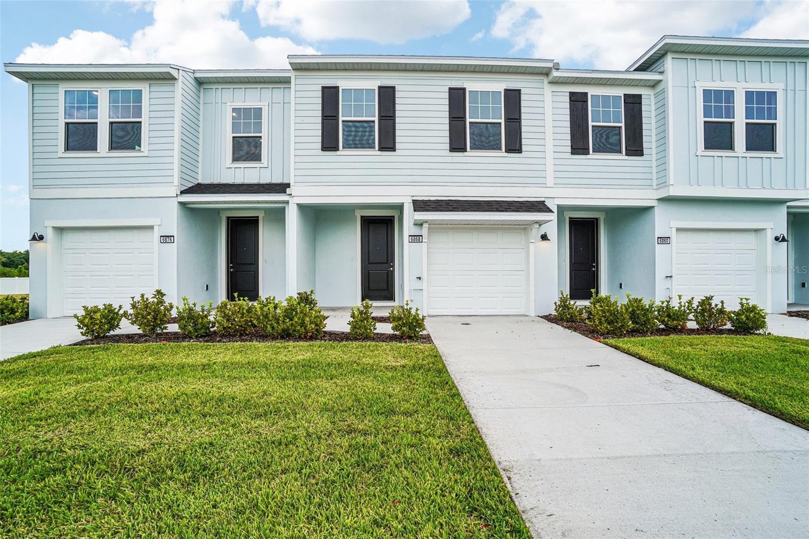 6868 HOLCOMBE DOWN DR, Zephyrhills FL 33541