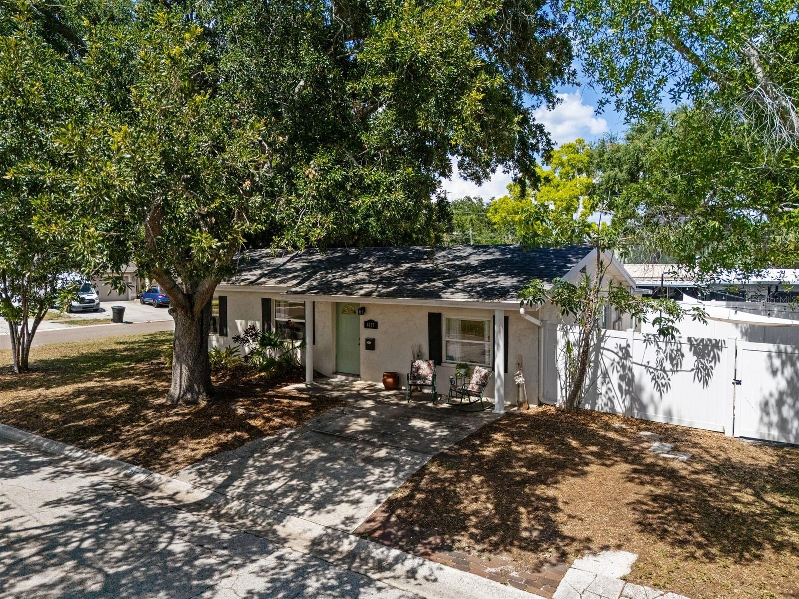 6737 LAUREL ST N, St Petersburg FL 33702