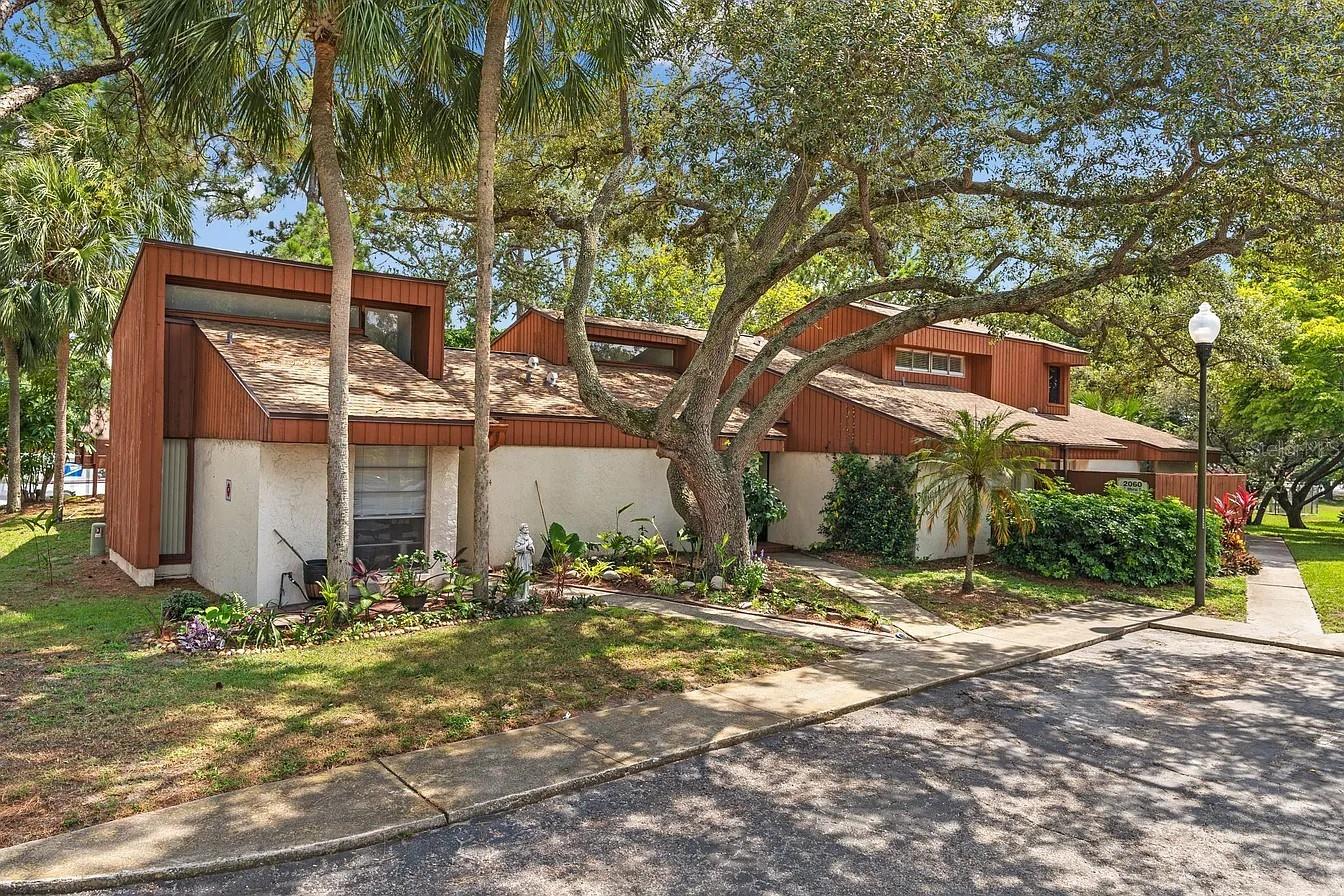 2060 SUNSET POINT RD #52, Clearwater FL 33765