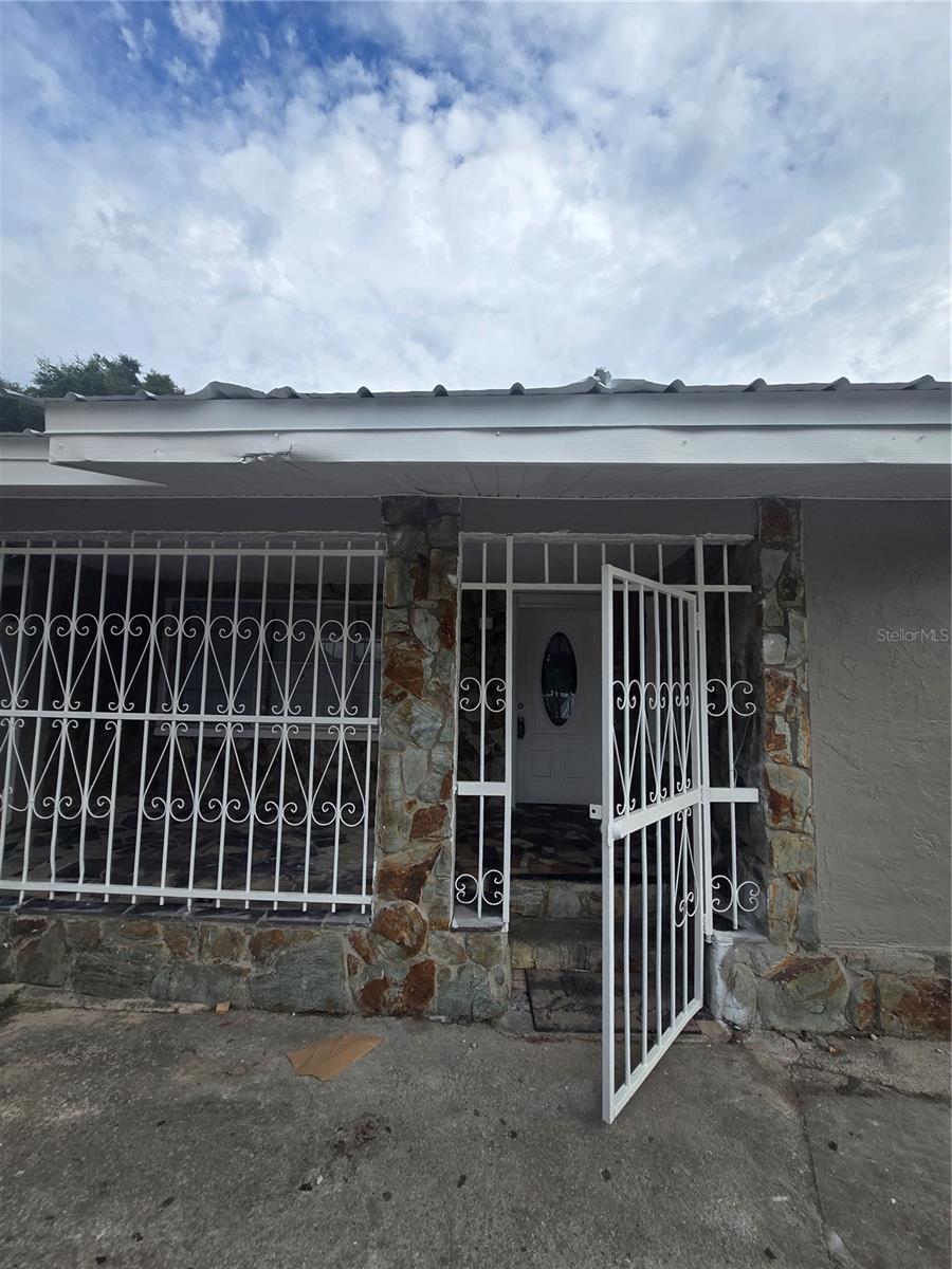 3905 E OSBORNE AVE, Tampa FL 33610