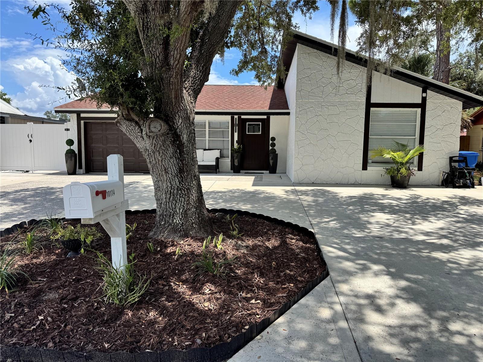 10114 BRIARWICK CT, Tampa FL 33615