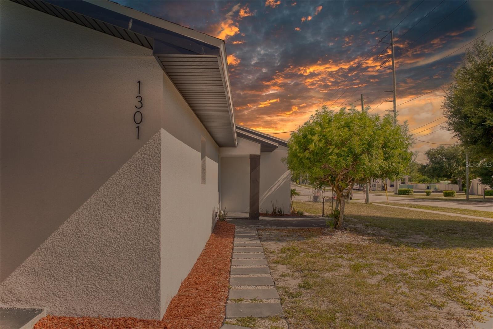 1301 WOODBINE ST, Clearwater FL 33755