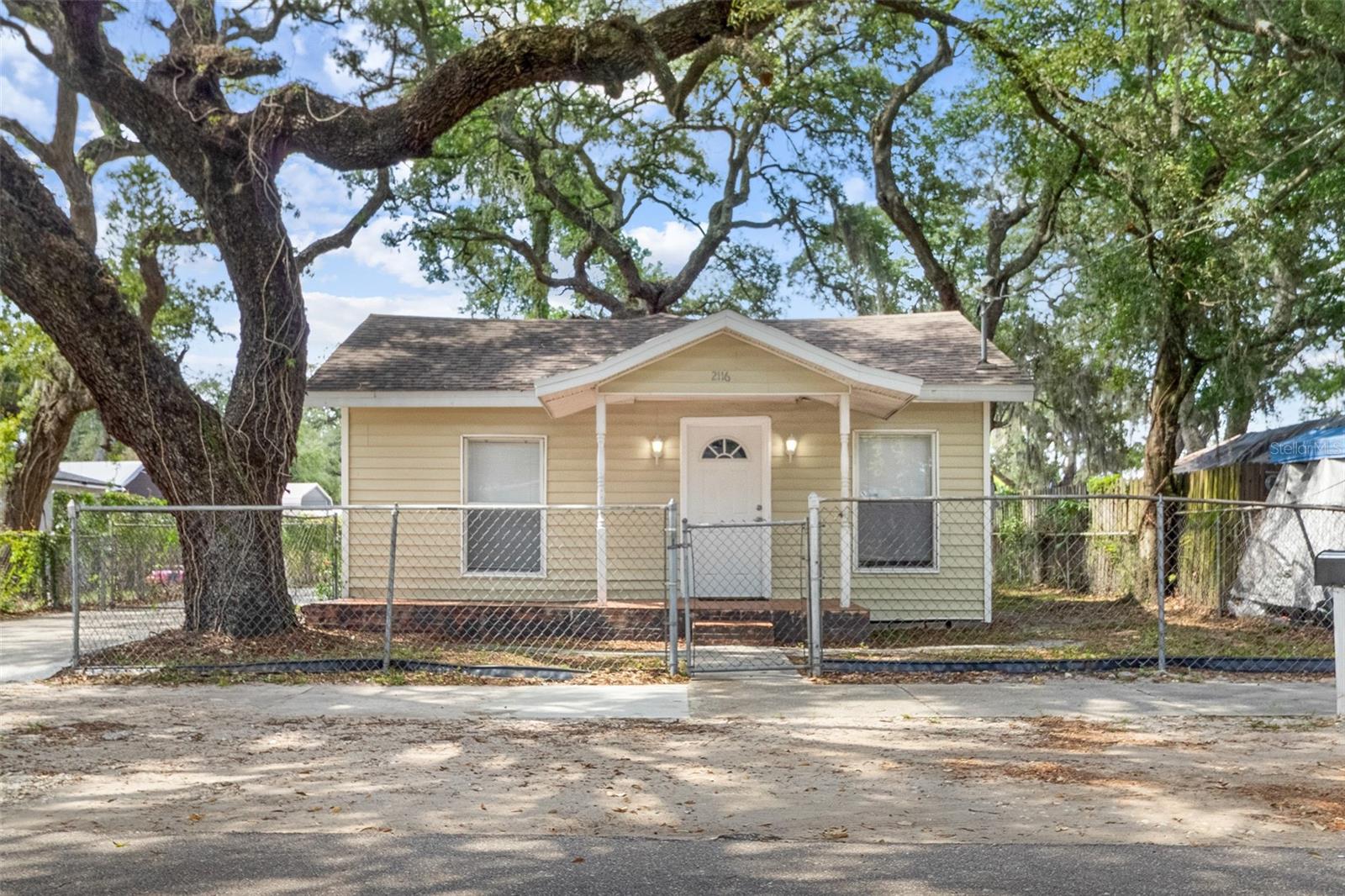 2116 E ELLICOTT ST, Tampa FL 33610