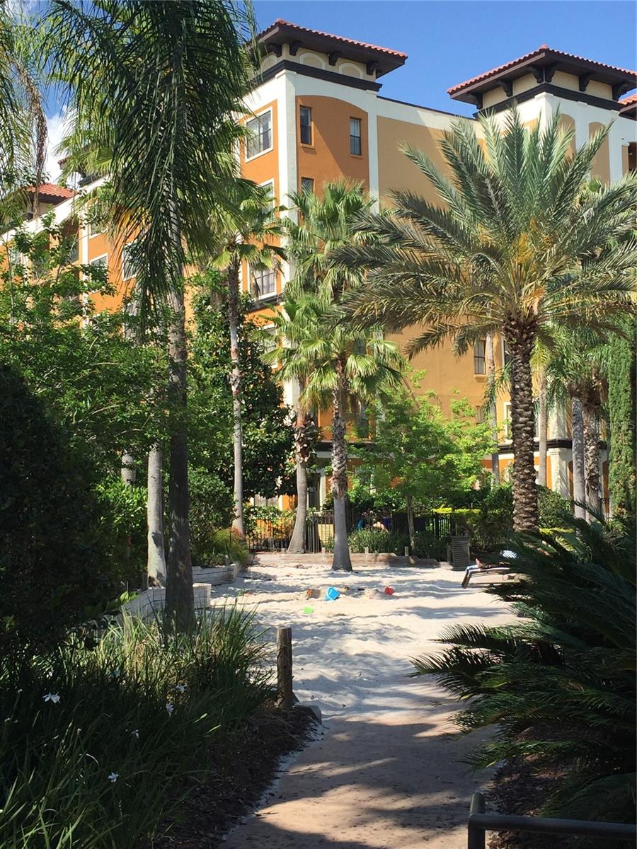 12539 FLORIDAYS RESORT DR #402D, Orlando FL 32821