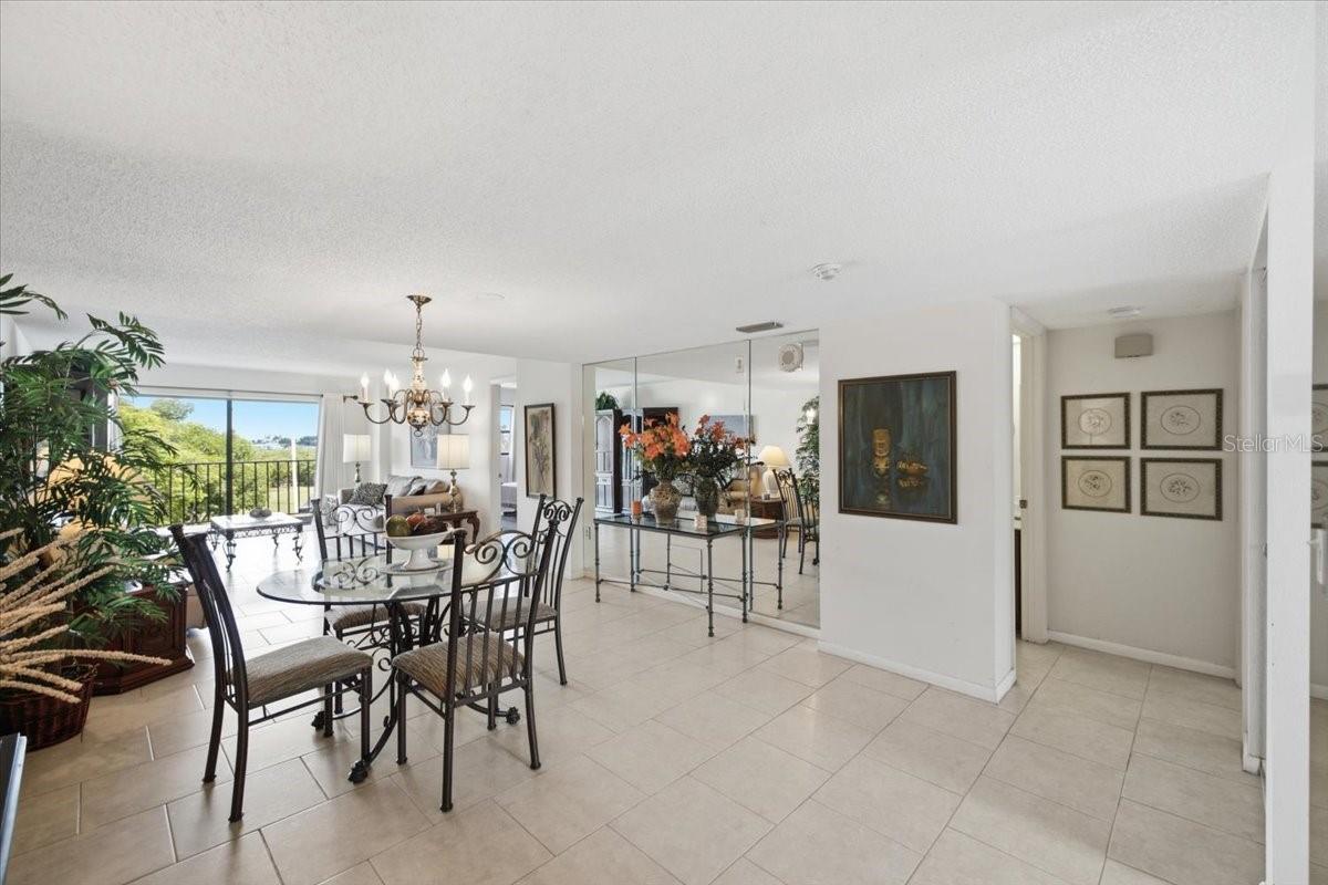 7050 SUNSET DR S #216, St Petersburg FL 33707
