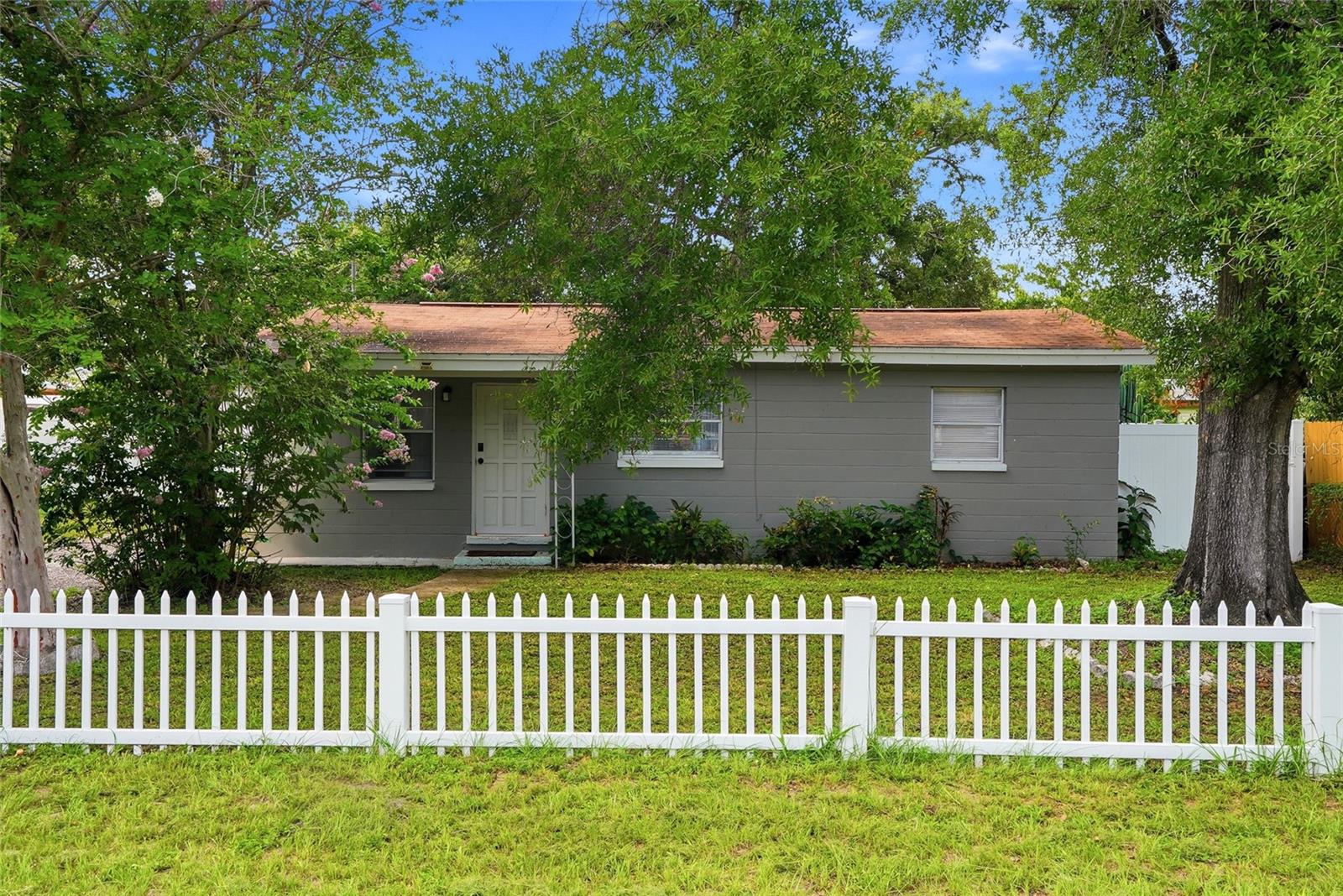 2430 N RAMONA CIR, Tampa FL 33612