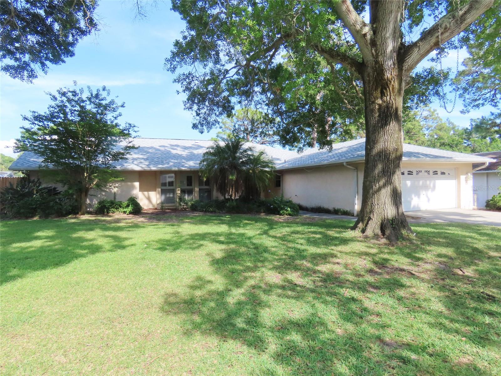 7555 PINE VALLEY LN, Seminole FL 33776