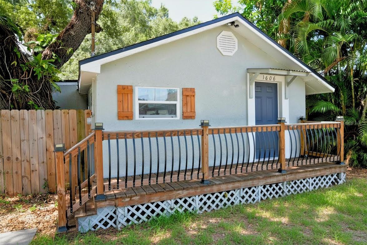 1606 E OSBORNE AVE, Tampa FL 33610
