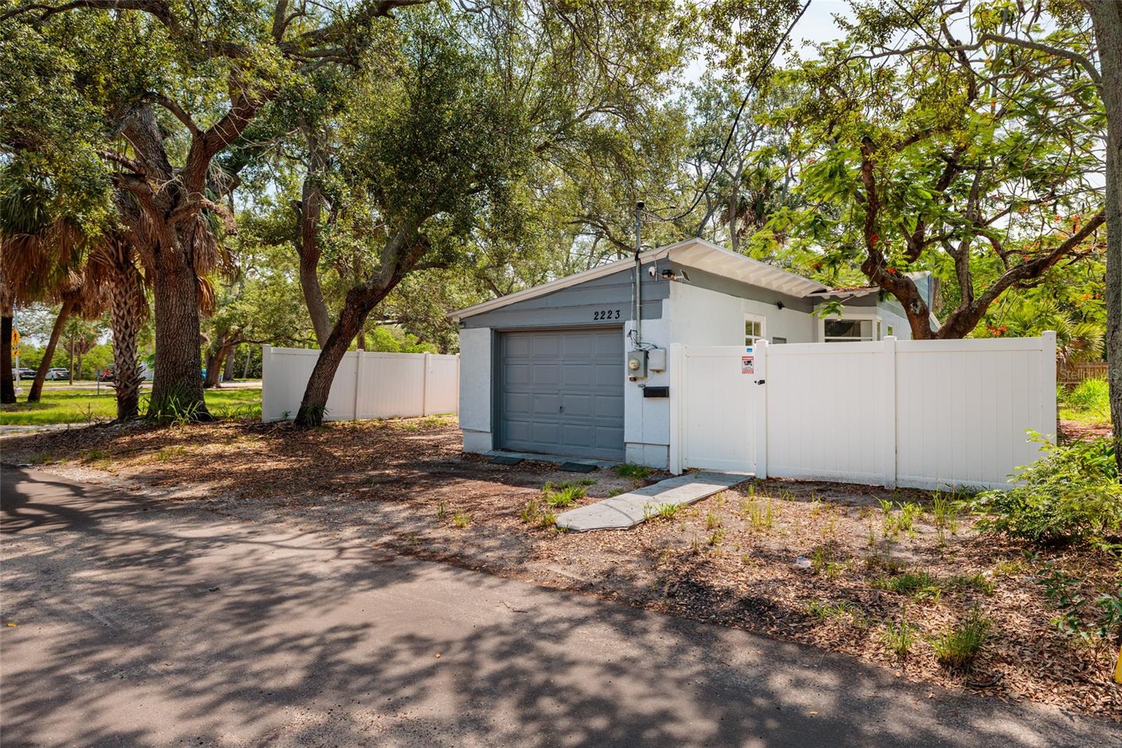 2223 W HARBOR DR S, St Petersburg FL 33705