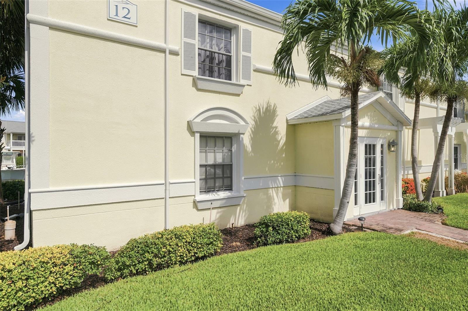 4725 COQUINA KEY DR SE #D, St Petersburg FL 33705