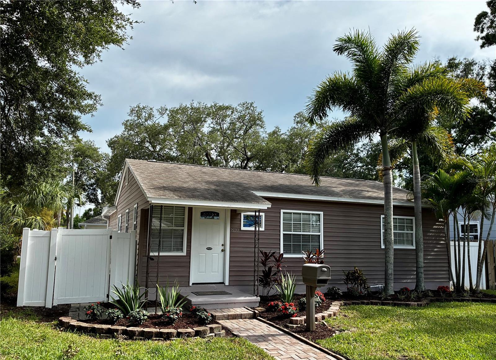 810 52ND AVE N, St Petersburg FL 33703