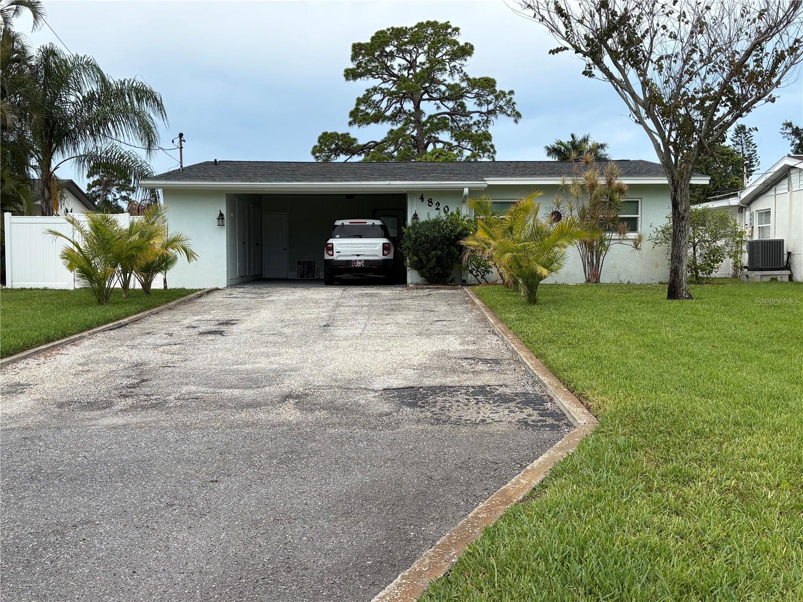 4820 VENETIAN BLVD NE, St Petersburg FL 33703