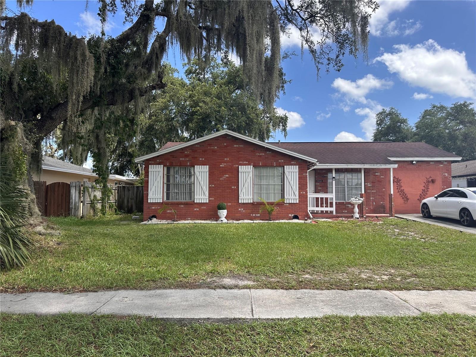 8848 OAK CIR, Tampa FL 33615