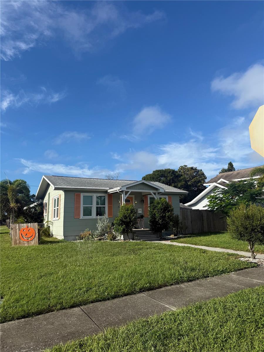 145 NE LINCOLN CIR N, St Petersburg FL 33702