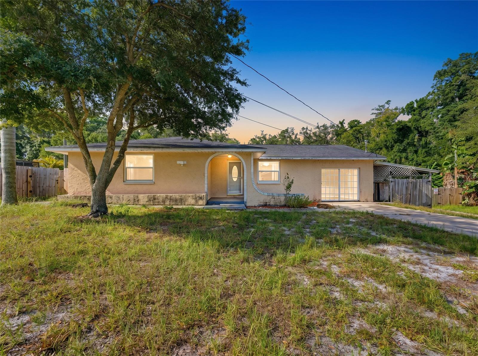 1116 E OAKWOOD ST, Tarpon Springs FL 34689