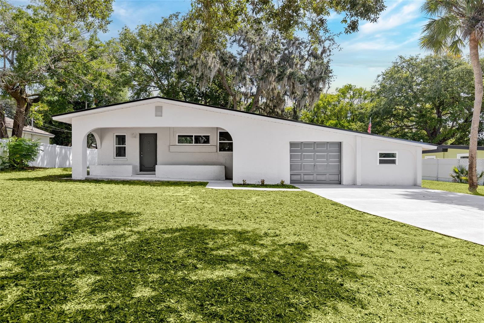 1375 LAKE DR, Casselberry FL 32707