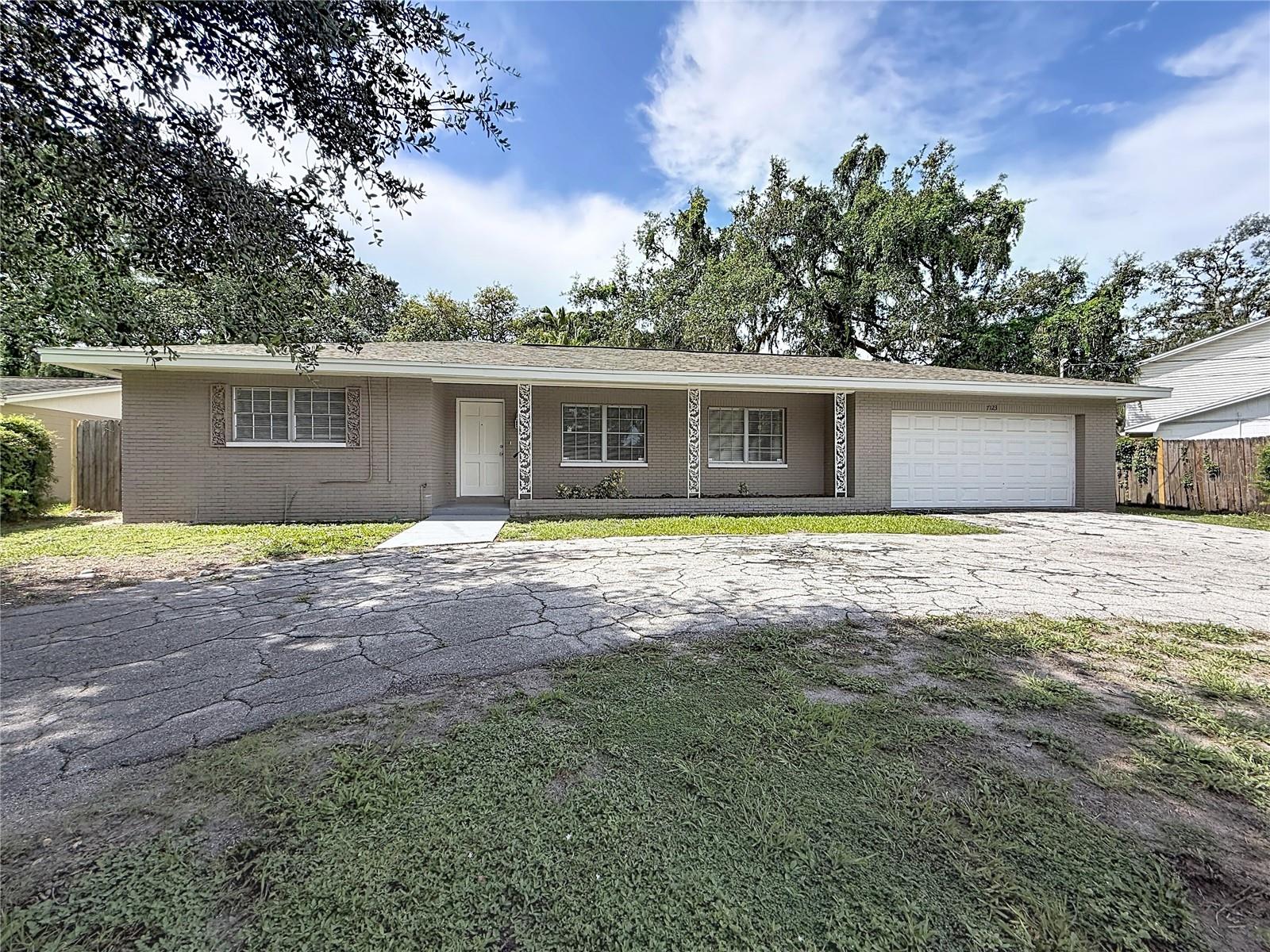 7123 WOODFIELD DR, Tampa FL 33617