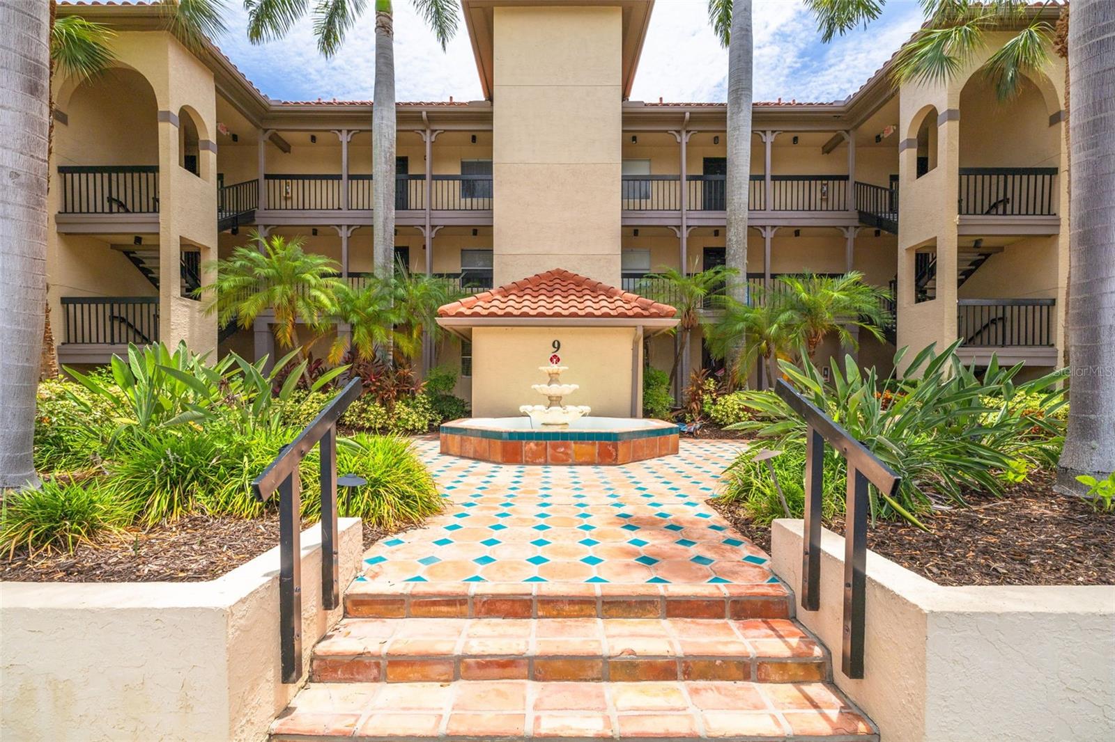 2400 FEATHER SOUND DR #914, Clearwater FL 33762