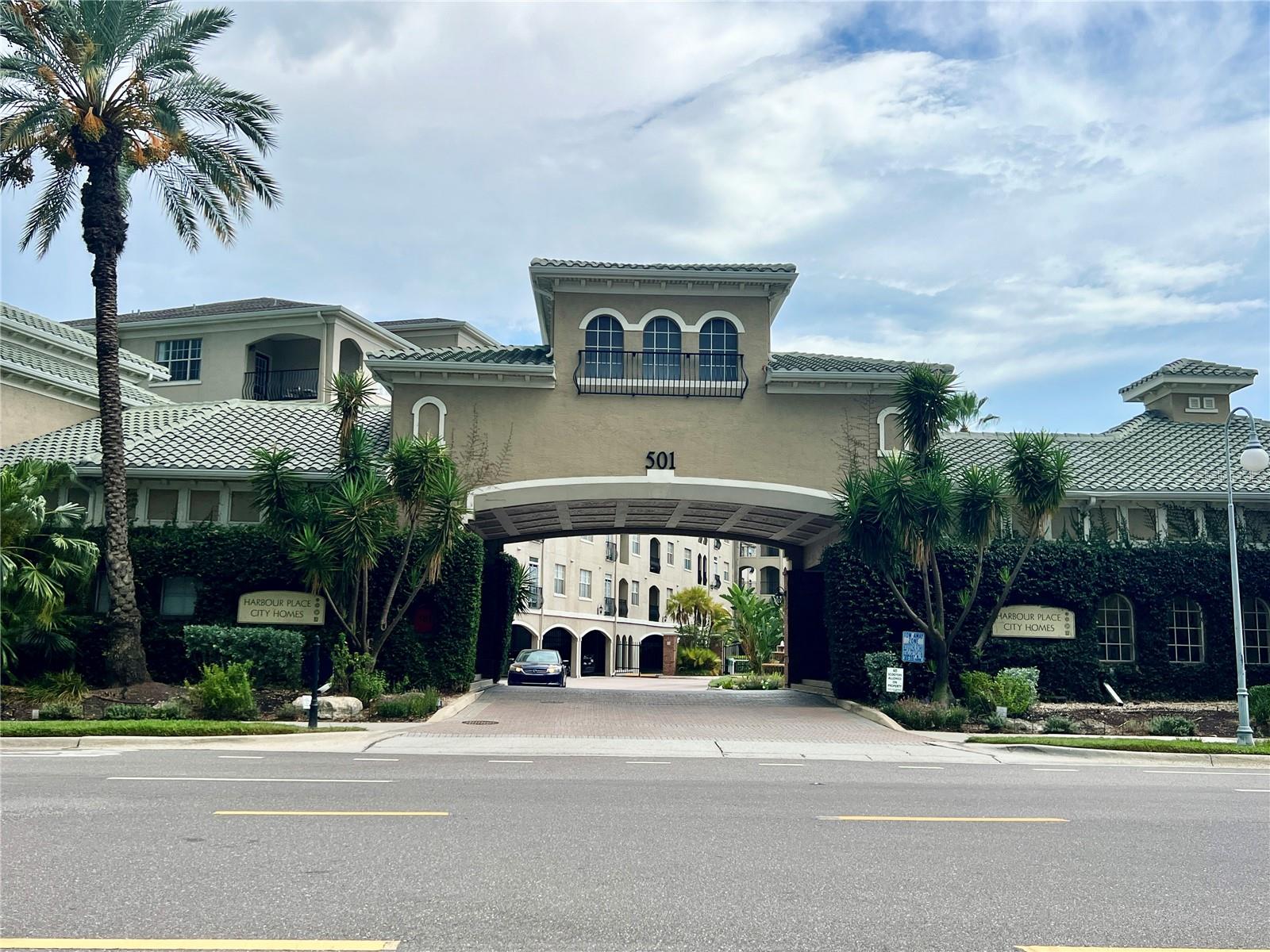 501 KNIGHTS RUN AVE #1330, Tampa FL 33602