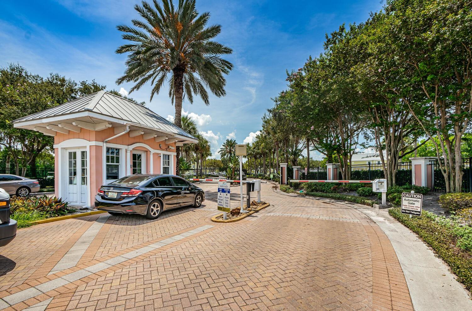 5215 COQUINA KEY DR SE #B, St Petersburg FL 33705