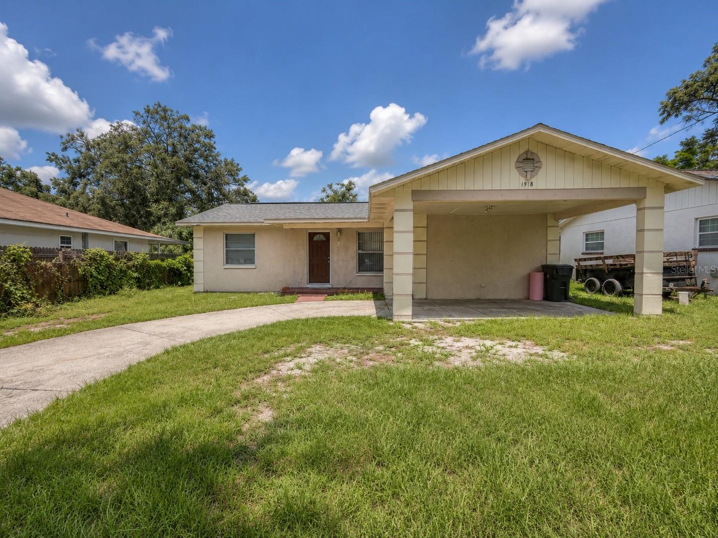 1918 E HANNA AVE, Tampa FL 33610