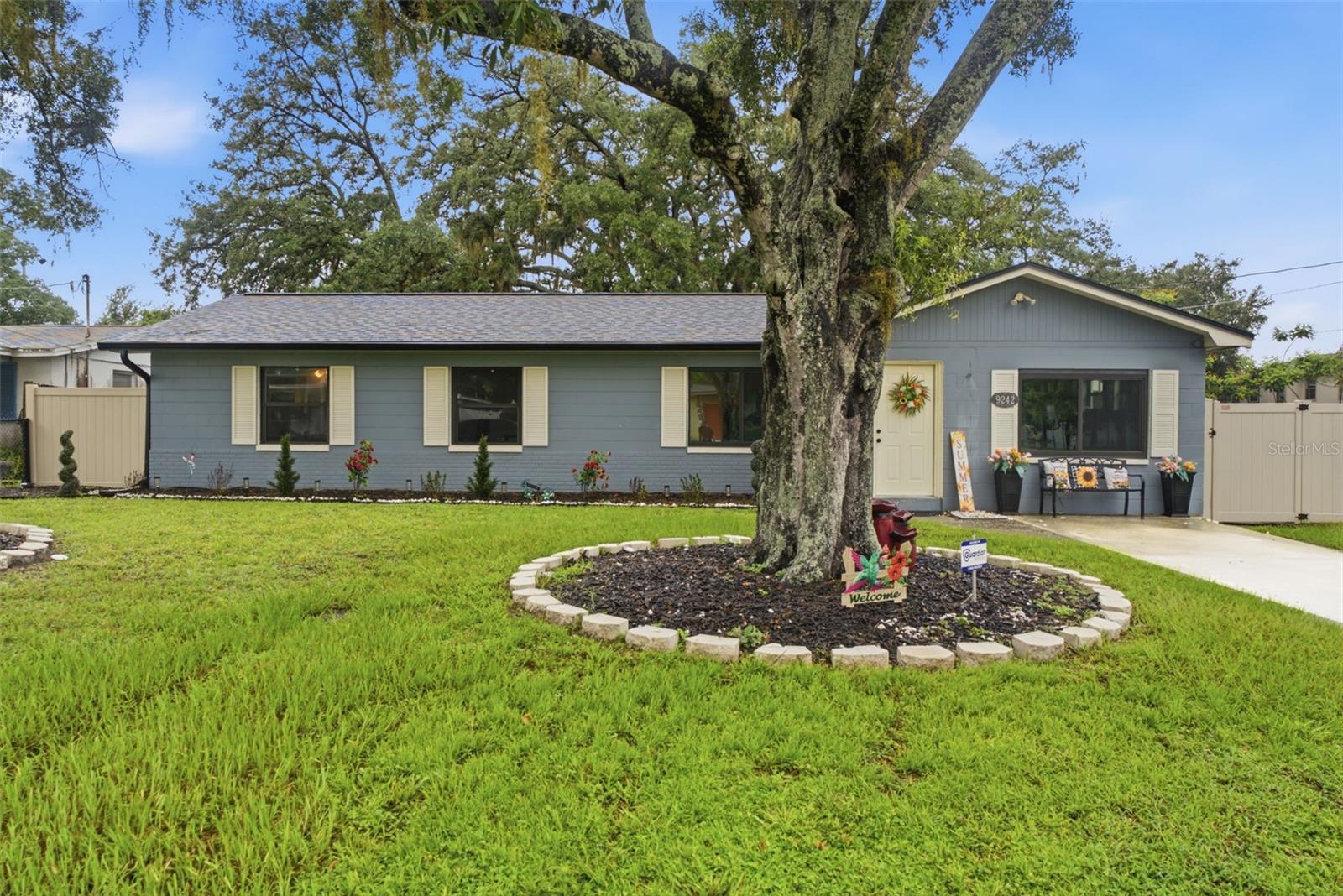 9242 N 52ND ST, Tampa FL 33617
