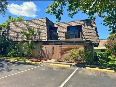 15202 E POND WOODS DR #9, Tampa FL 33618