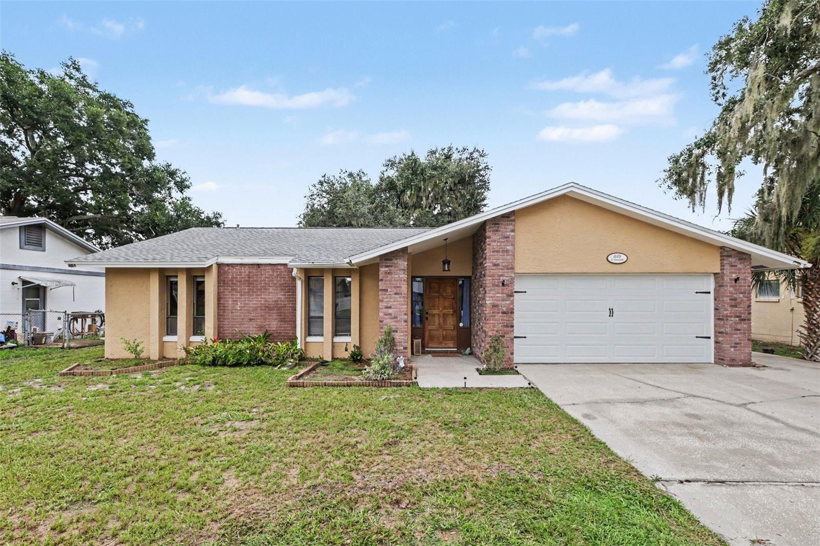 819 CROSSWINDS DR, Brandon FL 33511