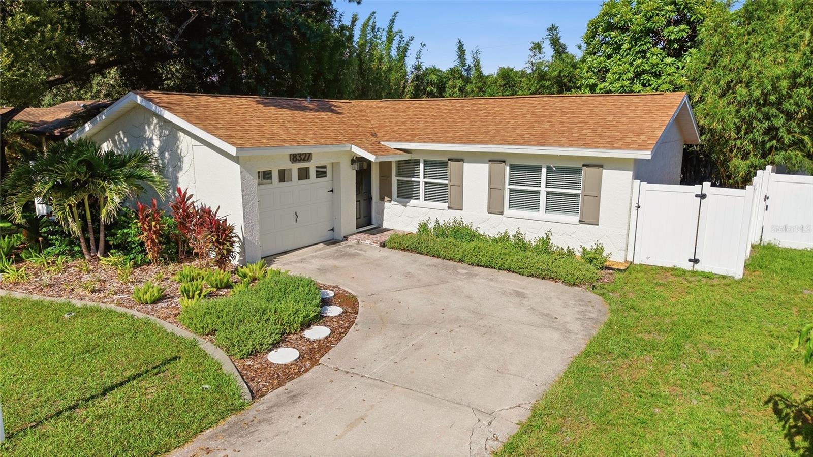 8327 JENNIFER LN, Seminole FL 33777