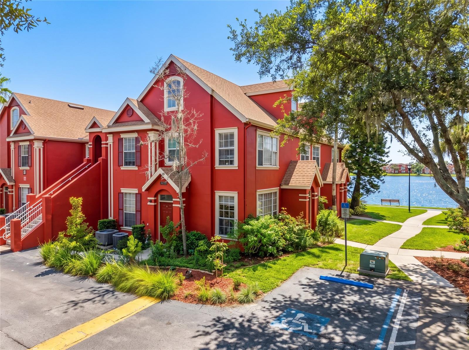 9186 LAKE CHASE ISLAND WAY, Tampa FL 33626