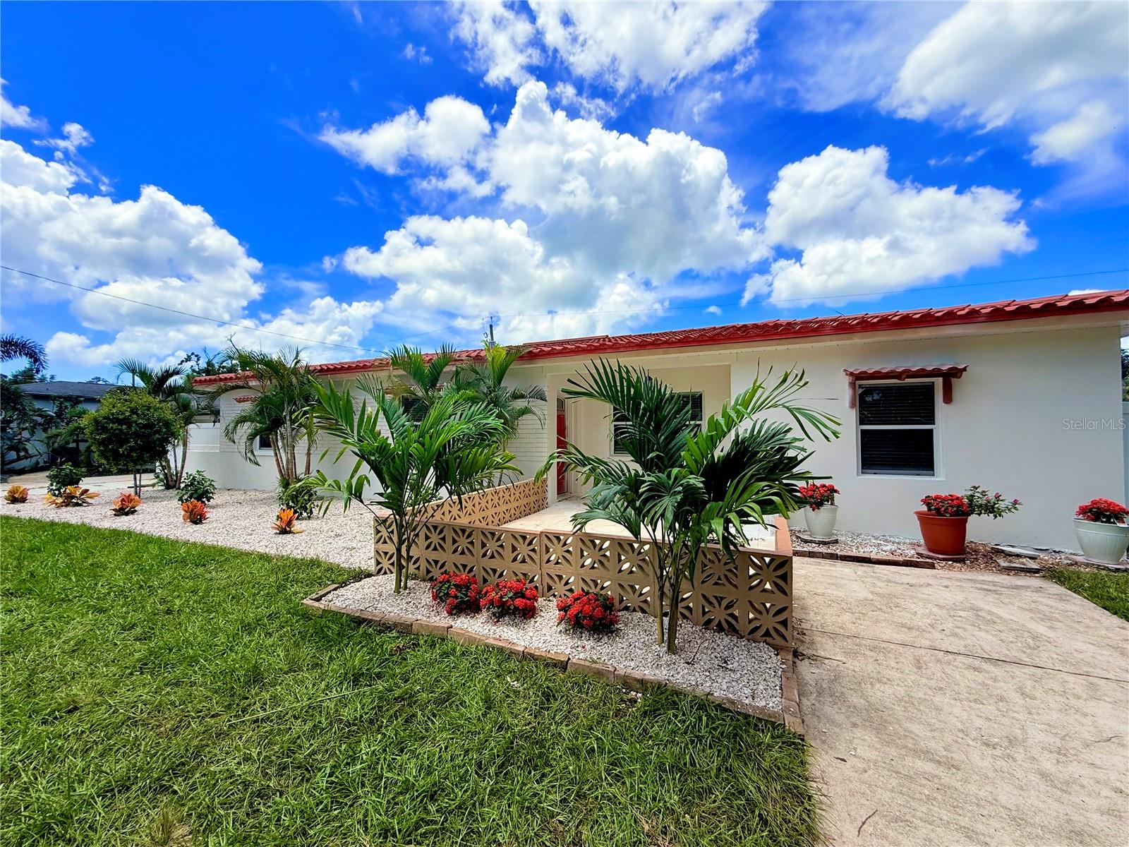 1500 77TH ST N, St Petersburg FL 33710