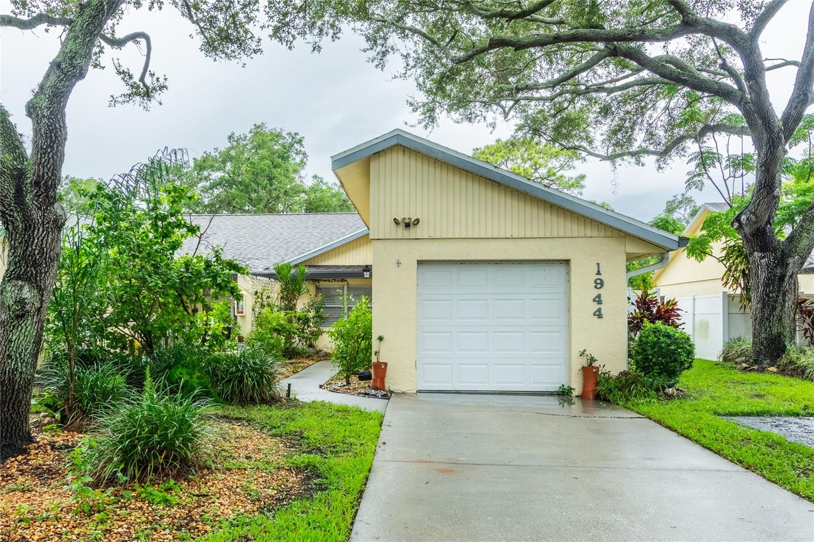 1944 ELAINE DR #1944, Clearwater FL 33760
