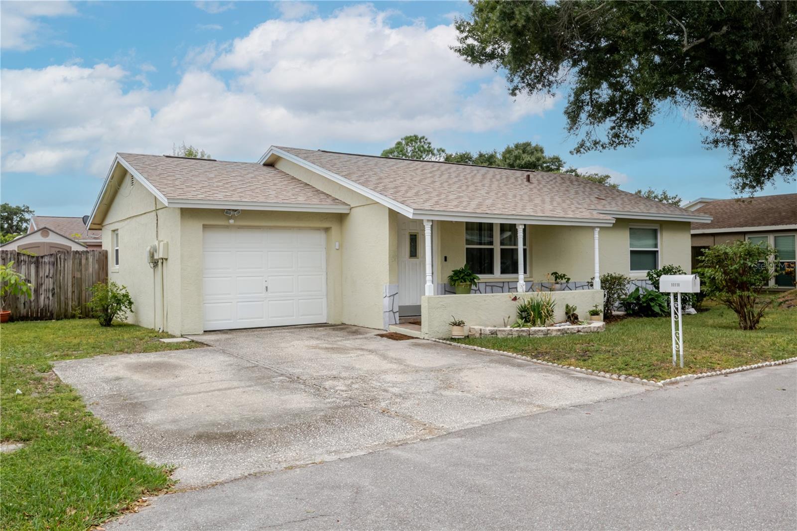 10118 HUNTERS POINT CT, Tampa FL 33615