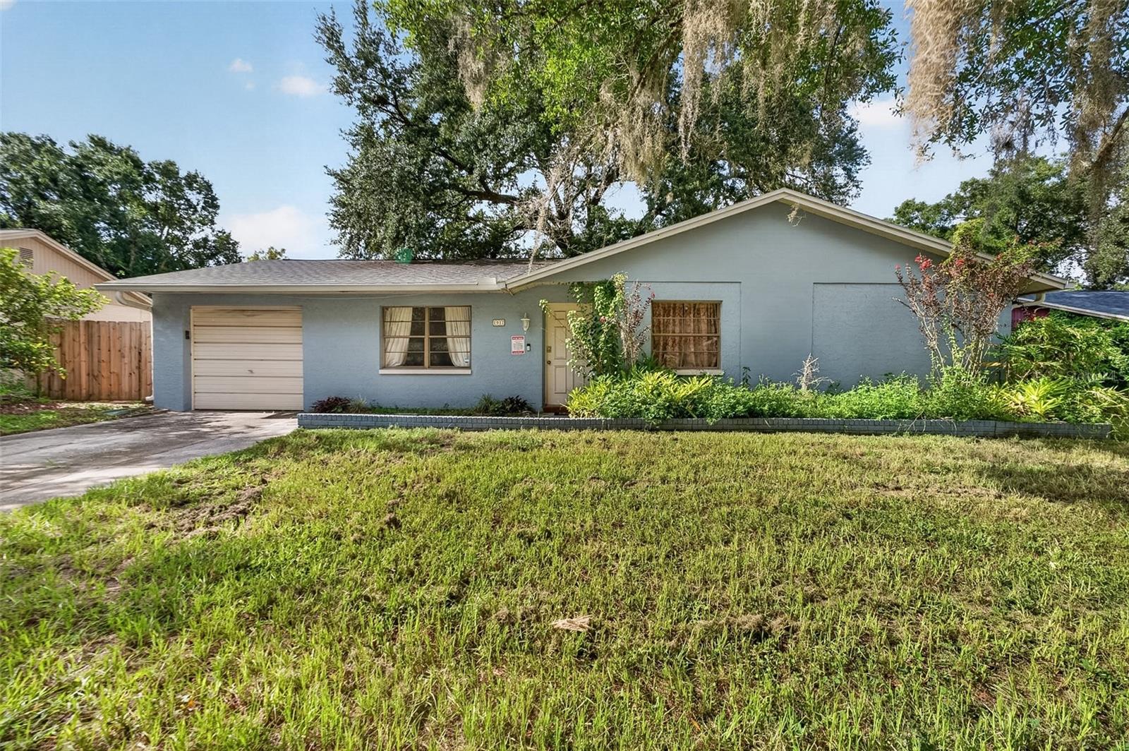 1917 CEDARBROOKE DR, Lutz FL 33549