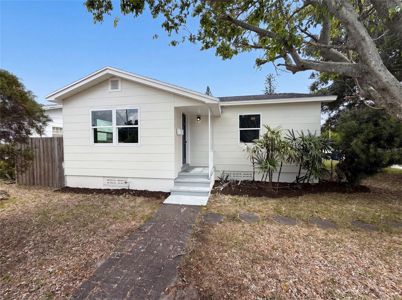 2596 38TH AVE N, St Petersburg FL 33713